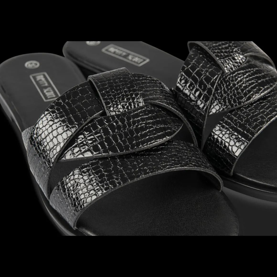 Slippers ZWART