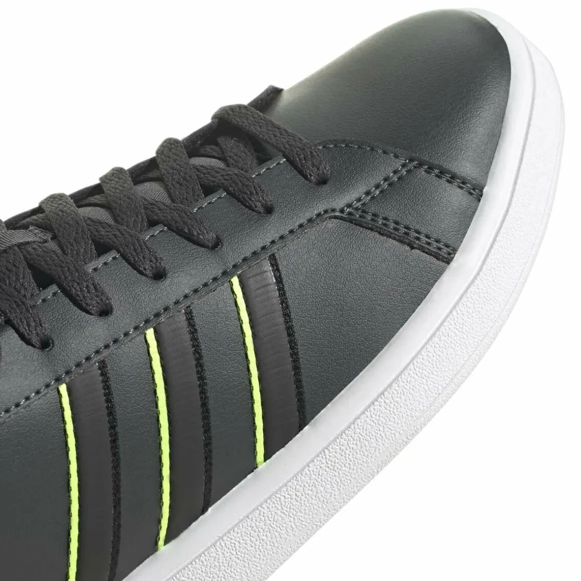 Sneakers ZWART Grand Court Base