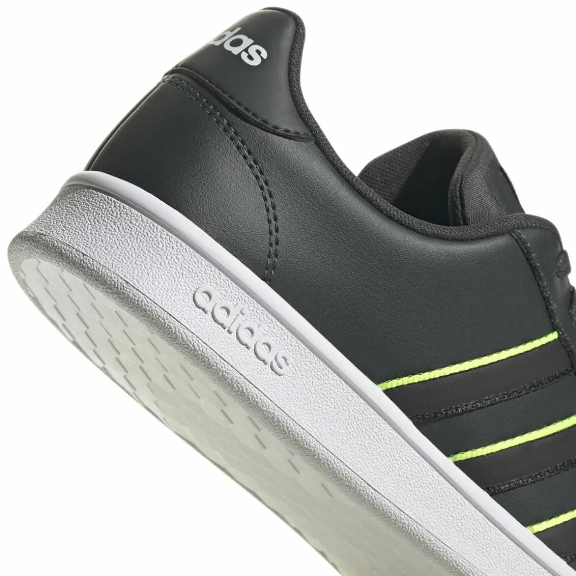 Sneakers ZWART Grand Court Base